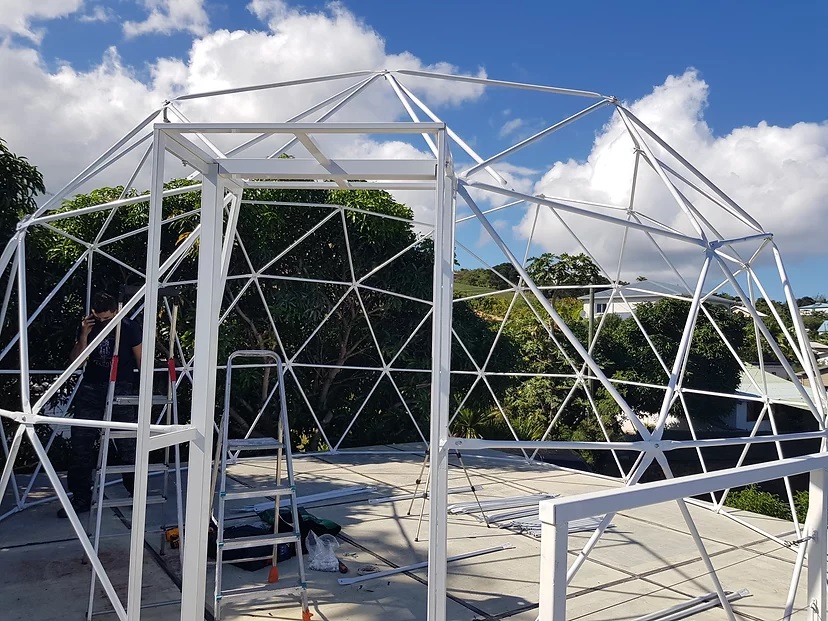 Dôme géodésique NEW TECH HOME : la structure en tubes d'acier
